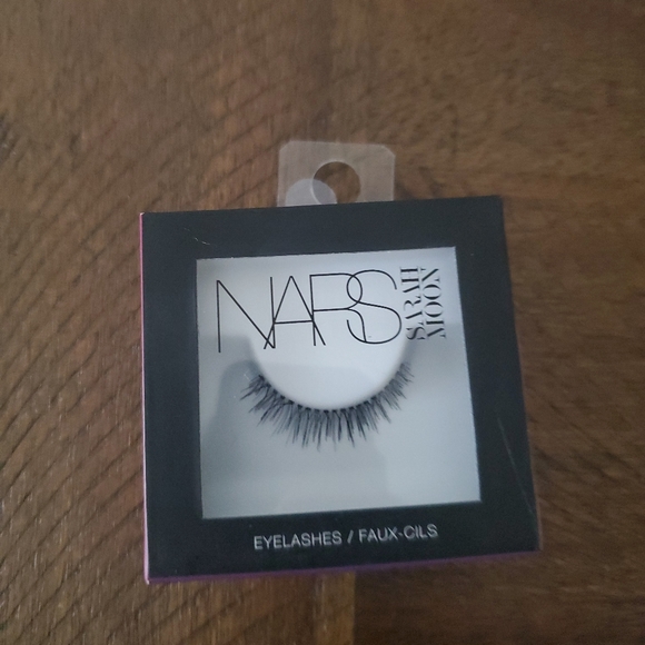 Nars Eyelashes Numero 9 - Picture 1 of 3